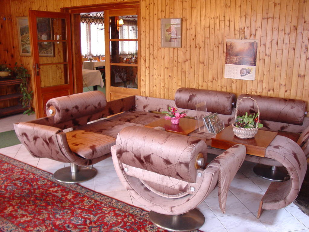Lovecky Hotel Jivak Лоучень Екстер'єр фото